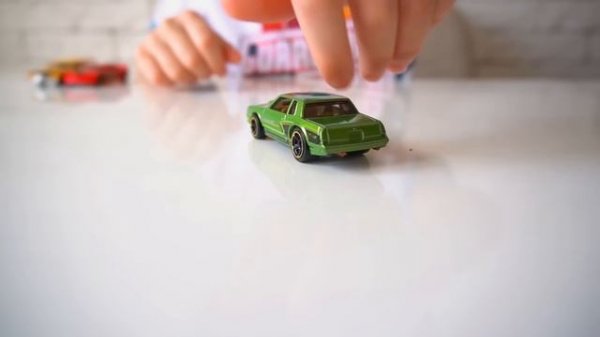 Марк не может выбрать машину, с которой будет играть