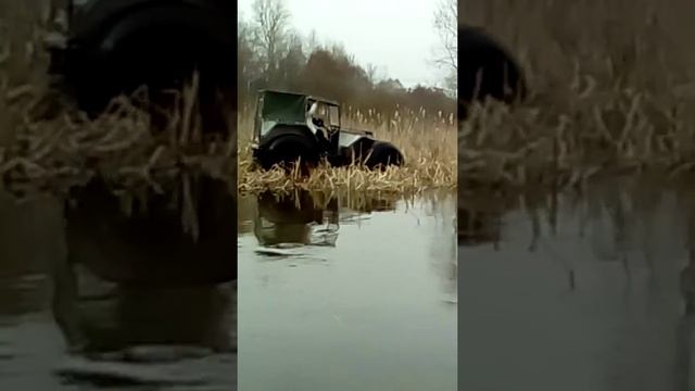 ^_^Трактор проехал по воде и глазом не маргнул ^_^!!