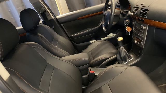 Toyota Avensis T250. Авточехлы + перетяжка подлокотника смотреть онлайн