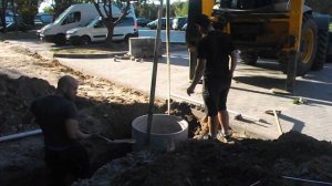 ⚠Нарушаем ТБ⛔монтаж колодца экскаватором JCB 4CX - Спецтехника39