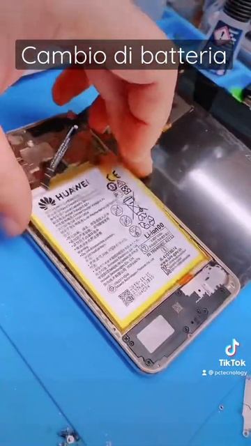 Huawei Cambio di batteria 🔋 #smartphone #riparazione #repair #battery #huawei #napoli #pctecnology смотреть онлайн