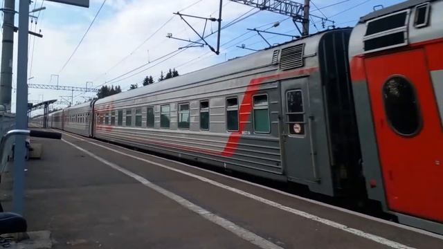 Электровоз ЭП2К-215 с пассажирским поездом проследовал платформу Трубниково