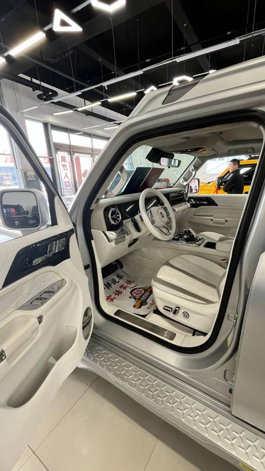 CYBER TANK 300 смотреть онлайн