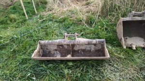 Ленточный фундамент: копаем траншеи мини-экскаватором JCB 8035