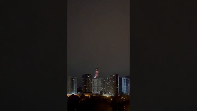 Кадры работы украинского ПВО ночью над Киевом с двух ракурсов, 05.2023 смотреть онлайн