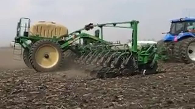 Great Plains Twin Row Planter смотреть онлайн
