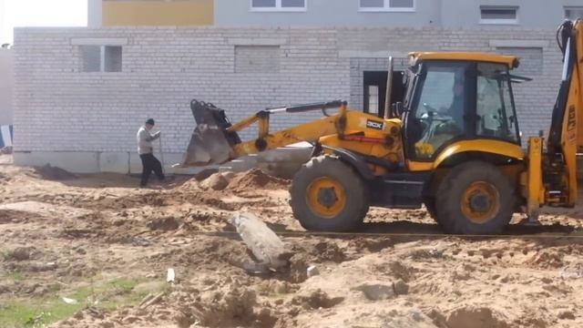 Экскаватор-погрузчик JCB 3 CX Super планировка под плитку. Калининград смотреть онлайн