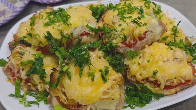 Свинина с помидорами и сыром в духовке / Готовим отбивную из свинины с помидорами в духовке смотреть онлайн