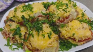 Свинина с помидорами и сыром в духовке / Готовим отбивную из свинины с помидорами в духовке