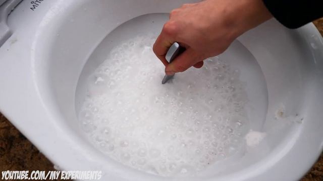 Reaction: Cola, Fanta, Sprite and Mentos inside the Toilet смотреть онлайн