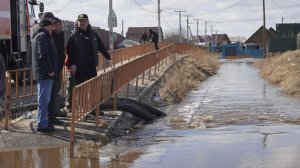 Дома ушли под воду, жители передвигаются на лодках. Паводки накрыли села в Иркутской области