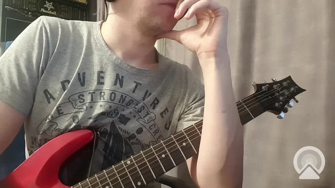 Играю на гитаре