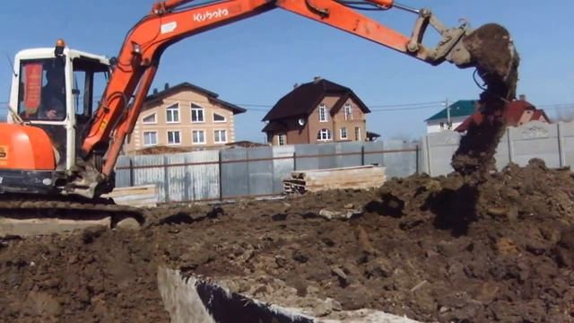 Аренда гусеничного мини экскаватора - обратная засыпка фундамента смотреть онлайн