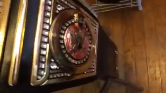 WWE Scratch Logo Championship Belt смотреть онлайн