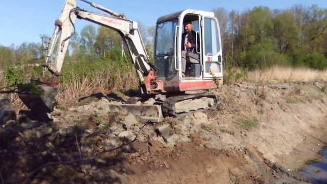 Чистка откосов дренажной канавы мини-экскаватором - steh39.ru смотреть онлайн