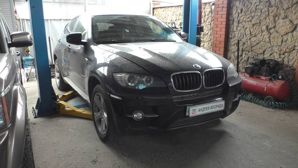 Замена трубки слива масла с турбины на BMW X6 2011  БМВ X6 3,0 бензин