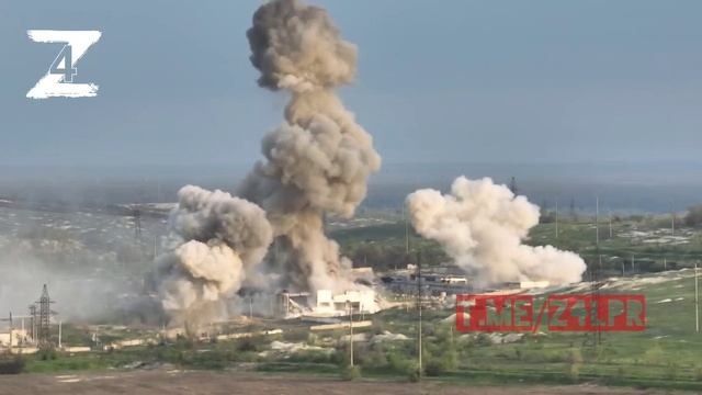 Удары ТОС-1 Солнцепек по украинским позициям в районе Белогоровки, ЛНР, 05.2023 смотреть онлайн