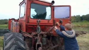 ДТ 75 на колесах. Чистим поле, удаляем пни