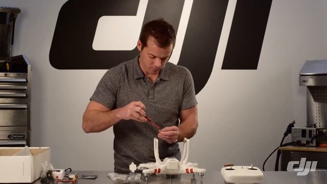 DJI Phantom CH 1 La caja, contenido y montaje смотреть онлайн