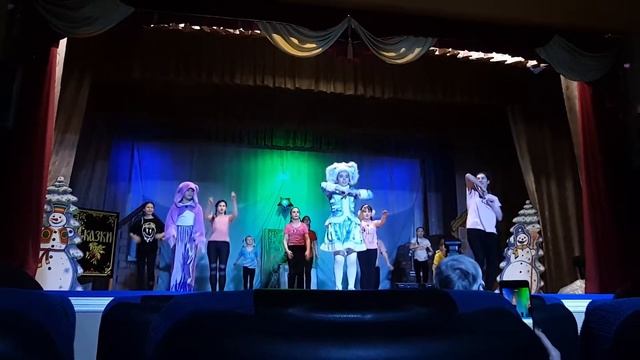 Новогоднее представление: "Как Глюк хотел Новый год отменить" смотреть онлайн