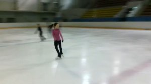 Чичилимова к  8 лет исполняет дупель фигурное катание