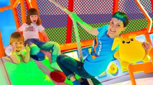 Мама для Лаки – Исследуем мультимедийный парк развлечений! Игры для детей с Машей Капуки