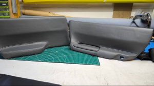 Перетяжка обшивки дверей Renault Megane 2? Перетяжка кожзамом на поролоне какие тонкости в работе?