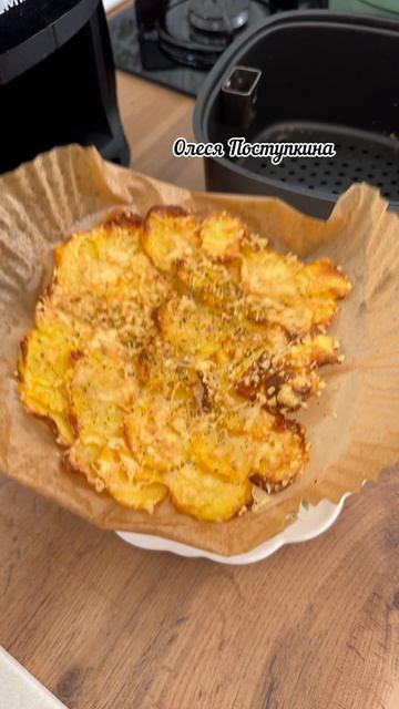 ⬇️РЕЦЕПТ⬇️ КАРТОФЕЛЬНО-СЫРНАЯ ЛЕПЕШКА С КРАСНОЙ РЫБКОЙ. 
А вы уже готовили?