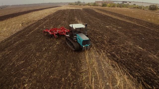 ХТЗ-181: «Надійний помічник, який піклується про рідну землю» смотреть онлайн