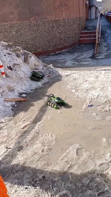 радиоуправляемая машинка.mp4