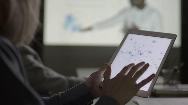 1114951_Man_Woman_3840x2160