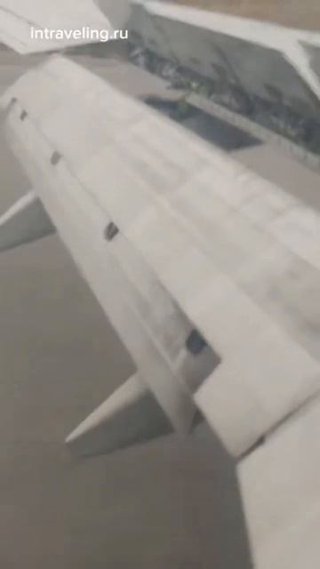 Момент соприкосновения самолёта с землёй при посадке смотреть онлайн