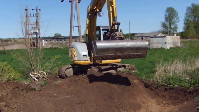 Копка придорожной канавы гусеничным экскаватором - steh39.ru смотреть онлайн