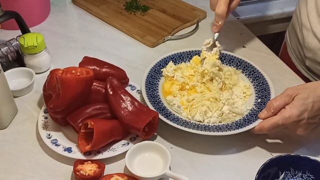 Pečene Paprike Punjene Sirom. Pečene Paprike Iz Rerne