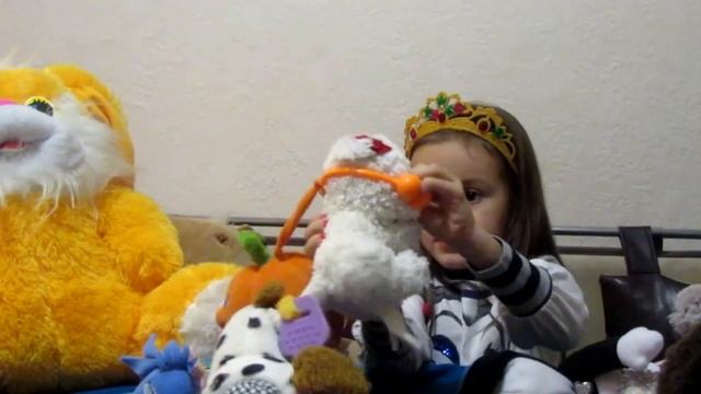 Маша показывает Коллекцию Игрушек смотреть онлайн
