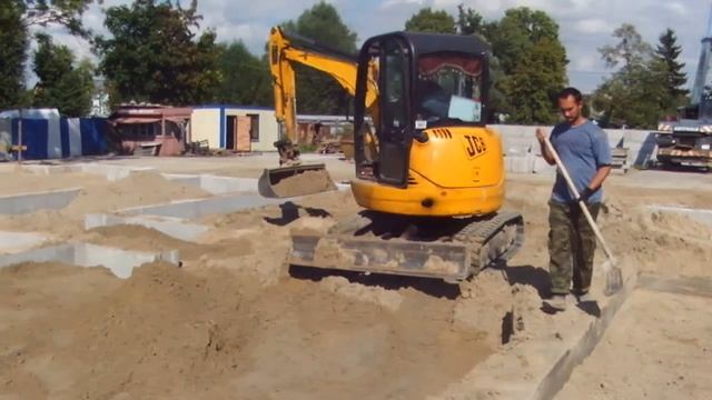 Как засыпать песок внутри фундамента маленьким экскаватором - steh39.ru смотреть онлайн