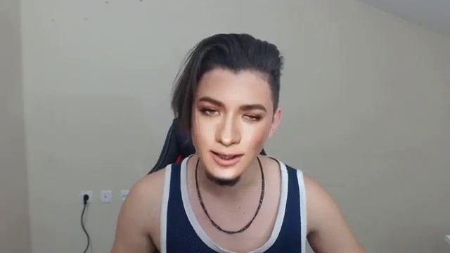 GERÇEK BİR TRAVESTİ смотреть онлайн