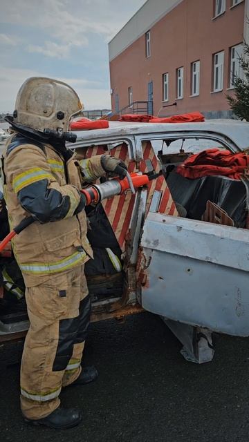 Как происходит деблокирование пострадавшего во время ДТП смотреть онлайн