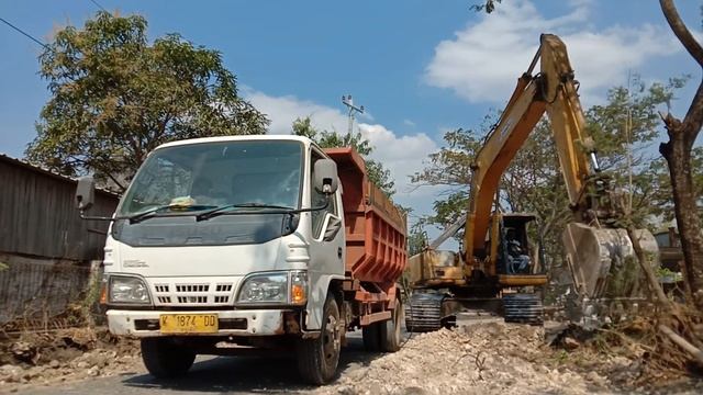 Mobil begoo KOmatsu PC 200 смотреть онлайн