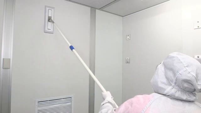 Уборка и дезинфекция стен в чистом помещении в соответствии с GMP