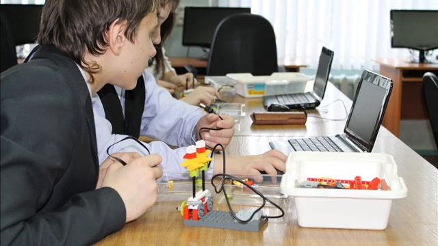Реклама проекта "Робототехника" 2014г МОУ СОШ№87 смотреть онлайн