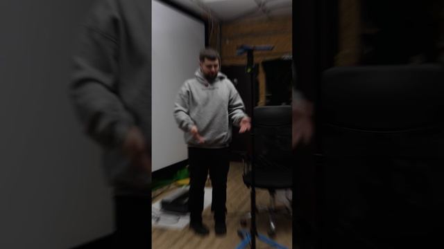 Комплект аккумуляторного прожектора HOEGERT TECHNIK со штативом HT1E450 смотреть онлайн