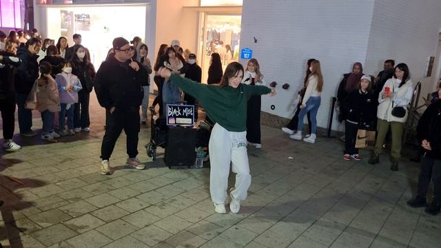 [STREET ARTIST] BLACK MIST: ALINA. HONGDAE BUSKING. 230305.