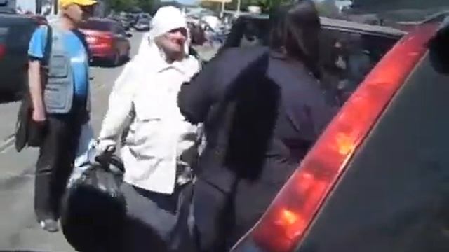 Бабулька каратистка наказала ТП водилу смотреть онлайн