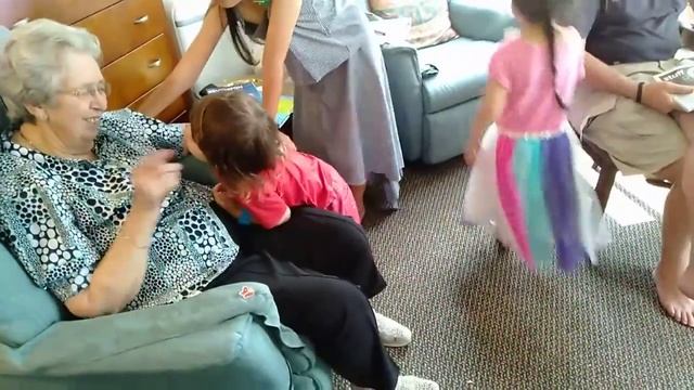 TalayTaraConor Kiss Grandma(3) смотреть онлайн