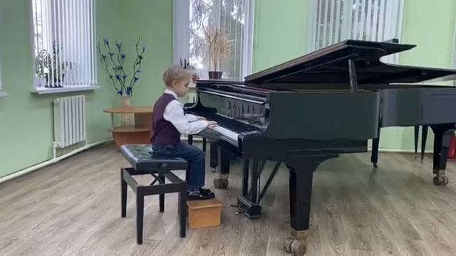 Гордеев Александр, 1 класс, Л.Моцарт Менуэт d-moll Кореневская Дождик смотреть онлайн