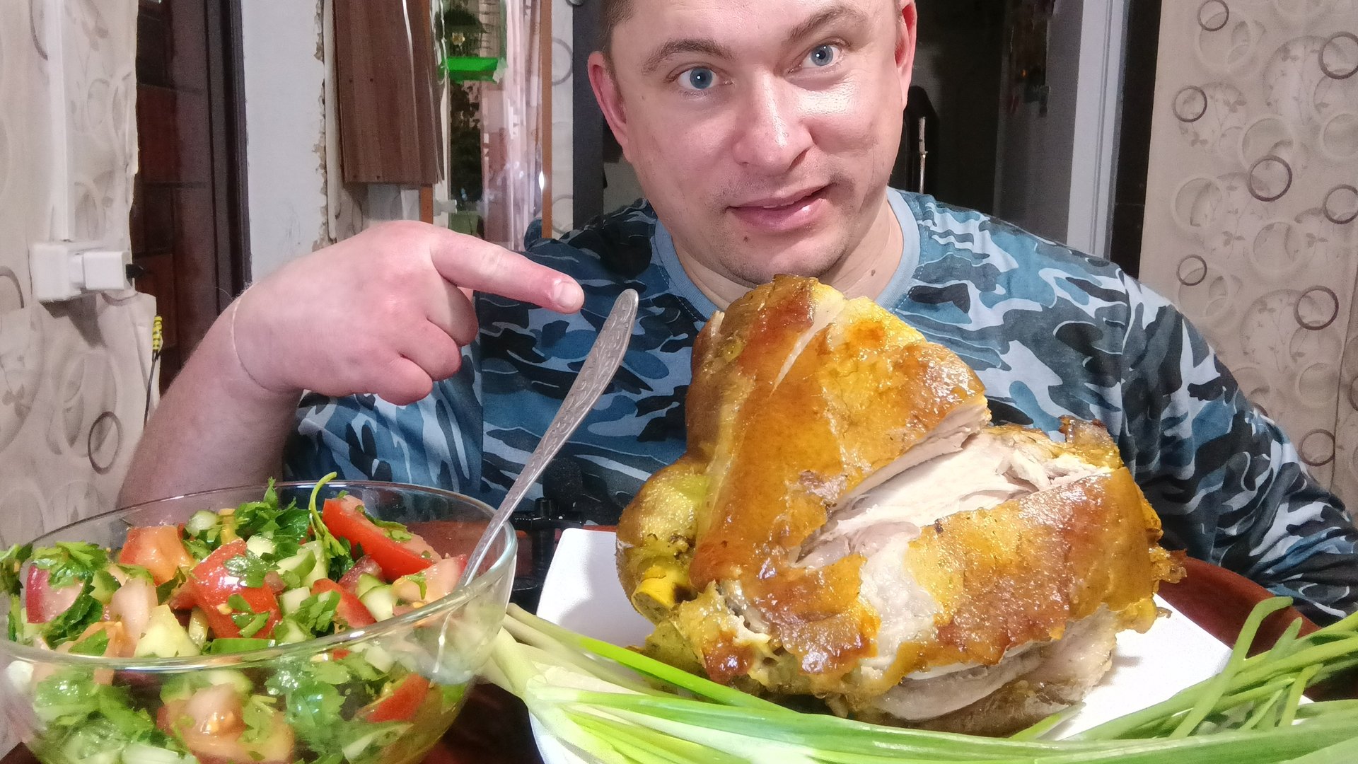 мукбанг/обжор/свиная рулька запечённая в духовке/нереальный обжорыч/ смотреть онлайн