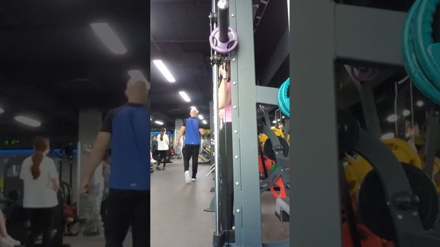 Месяц назад начала заниматься и приседать со штангой#движение #танец