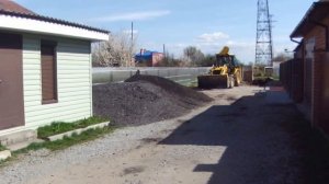 Погрузка самосвала Камаз погрузчиком JCB 3CX - аренда трактора в Калининграде