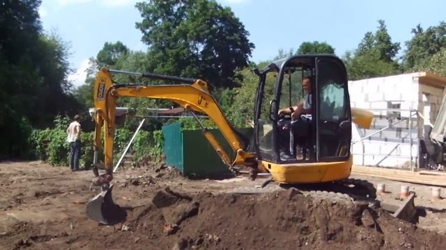 Погрузка грунта в Камаз мини-экскаватором JCB быстро и легко! - steh39.ru смотреть онлайн